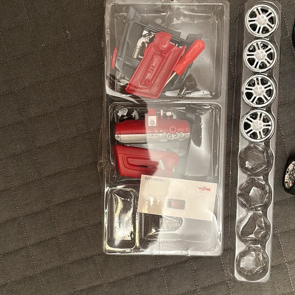 MAISTO ASSEMBLY LINE DIE CAST MODEL KIT FORD MUSTANG RED GT CONCEPT CONVERTIBLE - Picture 3 of 10